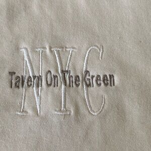Tavern on the Green NYC Central Park 100% Cotton Men’s Cream 1/4 Zip Pullover L